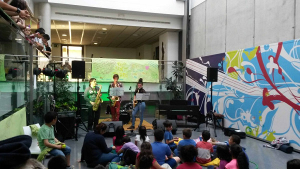 ESCOLA MUSICA w