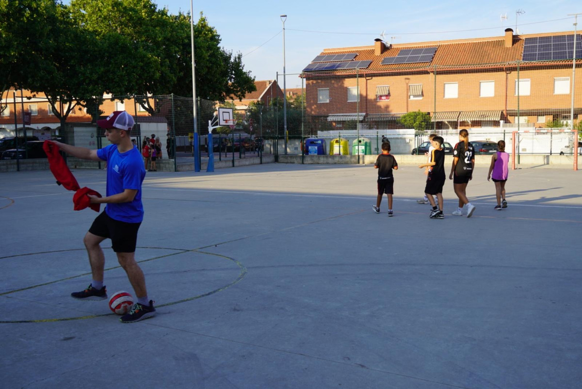 Durant el mes de juliol, gaudiu dels 'Patis Oberts' a l'Escola Ernest Lluch d'Abrera i a l'Escola Josefina Ibáñez. Preneu nota!