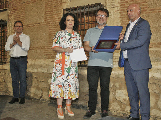 Felicitem el poeta abrerenc José Luís García Herrera, que aquest dissabte ha rebut el guardó del IV Certamen Nacional de Poesia, premi 'Valentín Villalón' d'Aldea del Rey