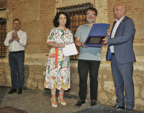 Felicitem el poeta abrerenc José Luís García Herrera, que aquest dissabte ha rebut el guardó del IV Certamen Nacional de Poesia, premi 'Valentín Villalón' d'Aldea del Rey.jpg