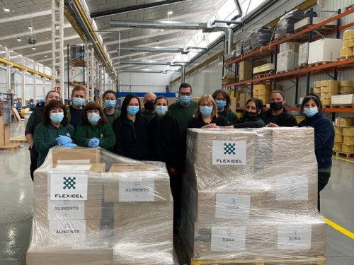 Abrera és solidària! L'empresa Flexicel ha recollit material solidari i ha donat cent capses de cartró a l'Ajuntament per l'embalatge del material.
