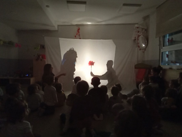 Els centres educatius abrerencs celebren un any més la Diada de Sant Jordi amb Jocs Florals, activitats i la participació de les associacions de famílies d'alumnes