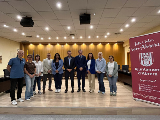 El conseller d'Agricultura, Ramaderia, Pesca i Alimentació, Òscar Ordeig, visita el nostre municipi i signa el Llibre d'Honor de l'Ajuntament