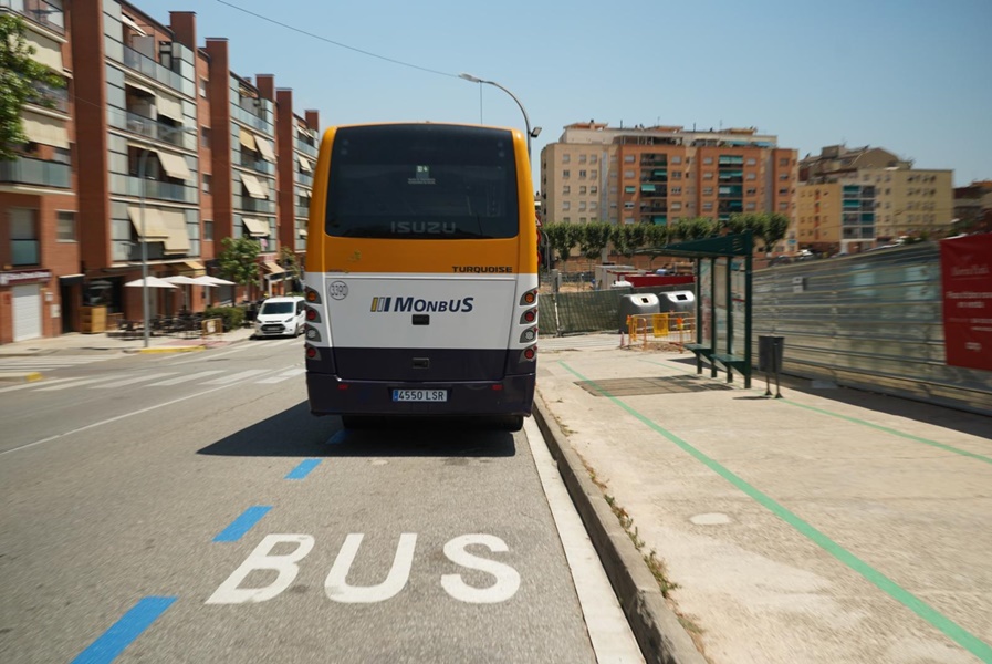 La parada del bus urbà de la rambla del Torrentet s'ha traslladat uns metres, del núm.12 al 16, per obres