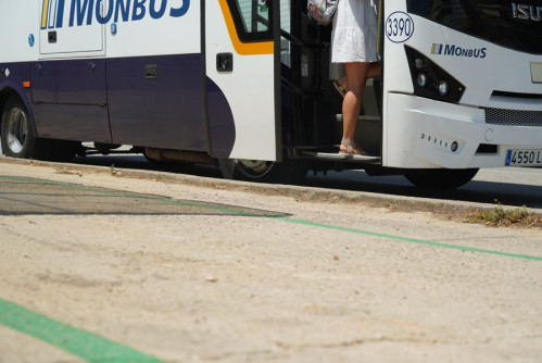 La parada del bus urbà de la rambla del Torrentet s'ha traslladat uns metres, del núm.12 al 16, per obres