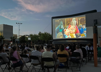 Cloem les activitats 'Can Morral en família', amb la sessió de cinema a la fresca al pati de l'Escola Josefina Ibáñez d'Abrera