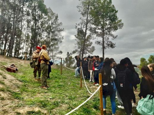 Duem a terme una Jornada de Memòria Democràtica amb l'Institut Voltrera, amb una visita a l'espai patrimonial de les Trinxeres de la Guerra Civil del Bosc de Sant Miquel i la projecció del documental 'Abrera: de la II República a la postguerra'