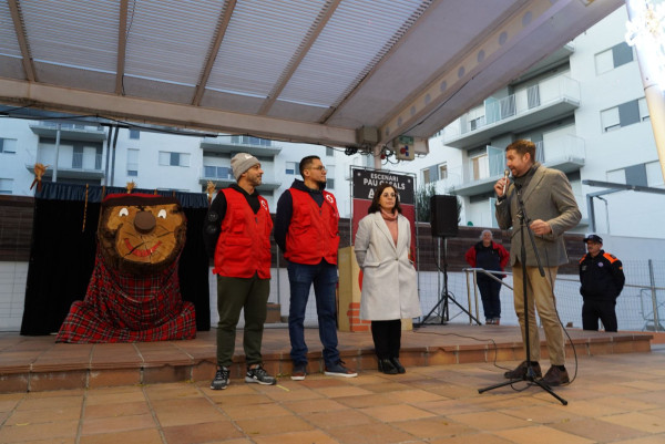 La il·lusió del Nadal es viu a Abrera! Tió de Nadal solidari