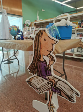 Commemorem el Dia Internacional de la Dona i la Nena en la Ciència! No us perdeu l'aparador temàtic i les recomanacions literàries de la Biblioteca Josep Roca i Bros