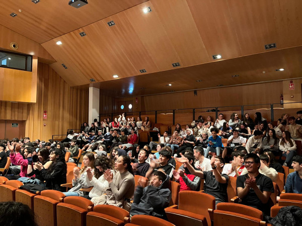 Prop de 200 alumnes de 4rt d'ESO i Batxillerat de l'Institut Voltrera d'Abrera assisteixen a 'Descobreix el teu Camí: Jornada sobre les Professions Sanitàries per a Estudiants'