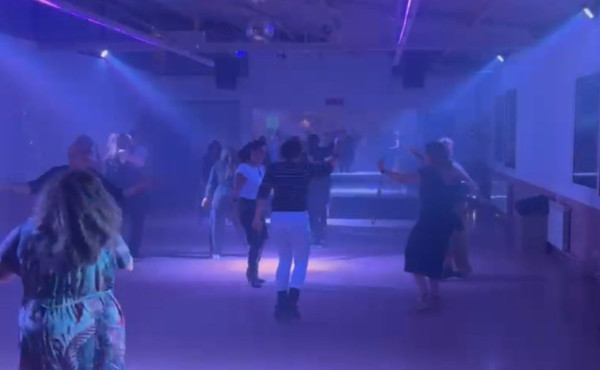 Celebrem l’ampliació del Casal Social del barri de Ca n’Amat amb una festa de benvinguda, amb els Ajuntaments d'Abrera i Sant Esteve i el veïnat del barri
