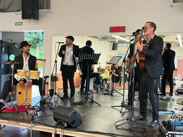 Celebrem l’ampliació del Casal Social del barri de Ca n’Amat amb una festa de benvinguda, amb els Ajuntaments d'Abrera i Sant Esteve i el veïnat del barri