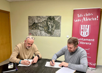 Signem un conveni de col·laboració amb el Club d'Atletisme d'Abrera per a la cessió d'un espai de pràctica de l'atletisme