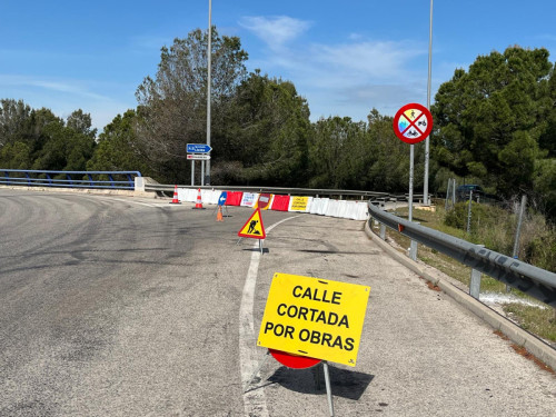 Del dimarts 22 al divendres 25 d'abril de 2025 (ambdós inclosos), s'ha tallat el ramal d’incorporació a l’autovia A-2 en sentit Lleida, des del barri de Les Carpes d’Abrera, per treballs d'instal·lació de pantalles acústiques