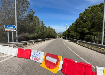 Del dimarts 22 al divendres 25 d'abril de 2025 (ambdós inclosos), s'ha tallat el ramal d’incorporació a l’autovia A-2 en sentit Lleida, des del barri de Les Carpes d’Abrera, per treballs d'instal·lació de pantalles acústiques