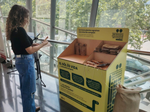 Abrera Recicla! Ens sumem a la Setmana Internacional del Compost amb un estand a la primera planta de la Casa de Cultura
