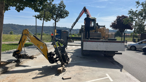 A Abrera millorem el nostre espai públic! Iniciem els treballs de reparació de voreres en alguns carrers del barri del Rebato d'Abrera