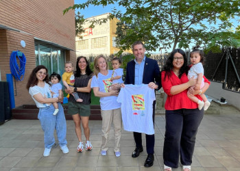 Lliurament de samarretes de la 6a Marxa Bressol d'Abrera