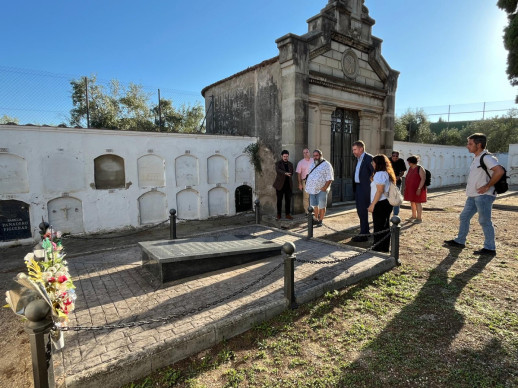 Treballem per obrir la fossa comuna del cementiri Vell d’Abrera i dignificar la memòria de les víctimes assassinades pel franquisme el febrer de 1939