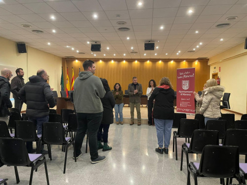 Duem a terme un minut de silenci en senyal de condol per les víctimes de l'accident ferroviari a Adamuz (Còrdova)