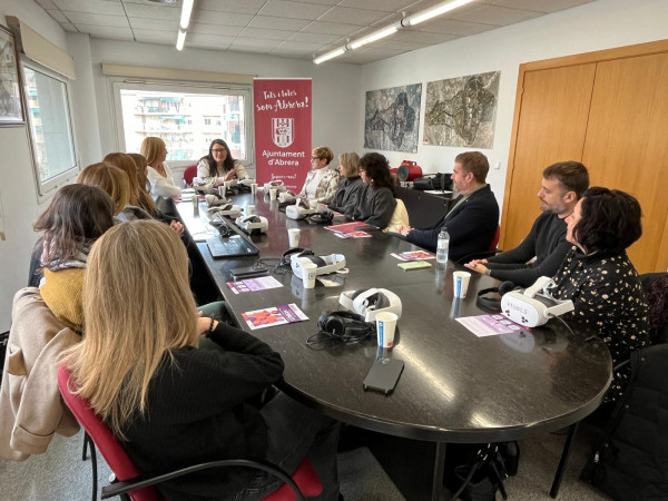 Presentem el projecte Violències inVISIBLES al Consell Comarcal del Baix Llobregat