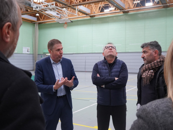 Rebem la visita de l’alcalde de Sant Vicenç de Castellet, Dani Mauriz, i el regidor d'Esports, Toni Calveras per conèixer el nostre model gestió esportiva en espais sostenibles