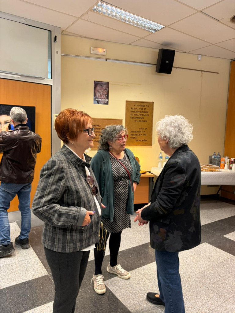 Assistim a la inauguració de l'exposició 'Expresiones' de l'artista abreranca Aurora Escribano a la Casa de Cultura