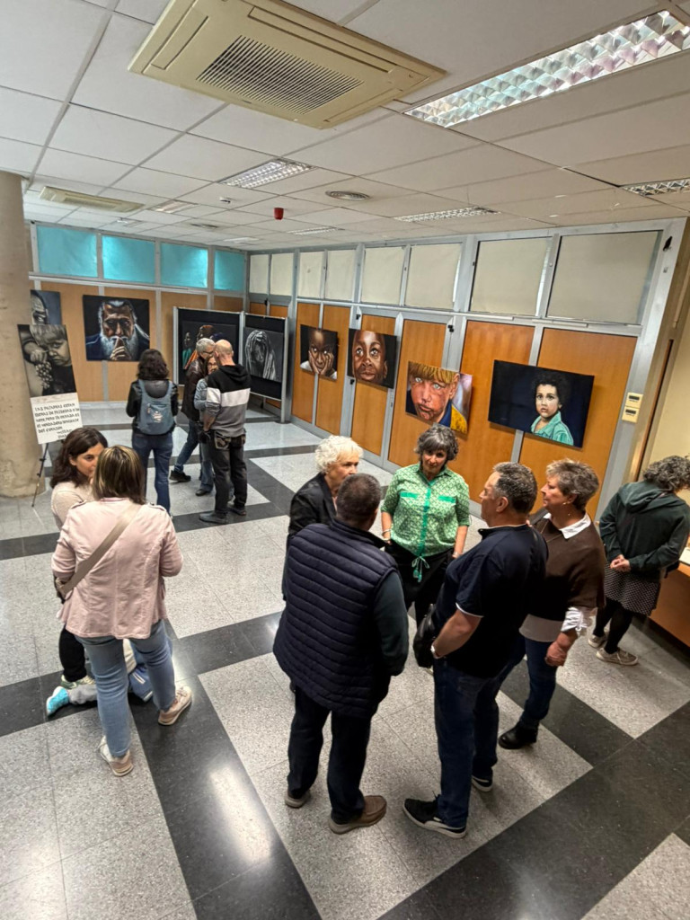 Assistim a la inauguració de l'exposició 'Expresiones' de l'artista abreranca Aurora Escribano a la Casa de Cultura