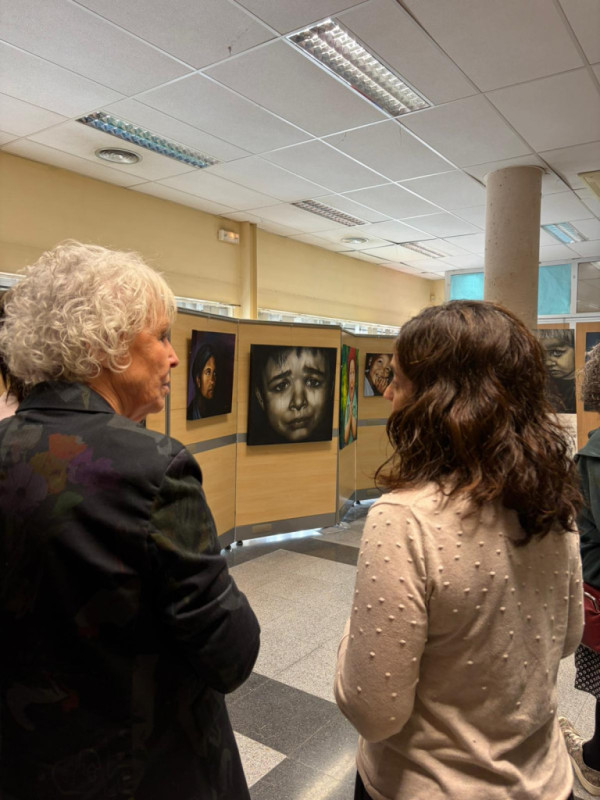 Assistim a la inauguració de l'exposició 'Expresiones' de l'artista abreranca Aurora Escribano a la Casa de Cultura