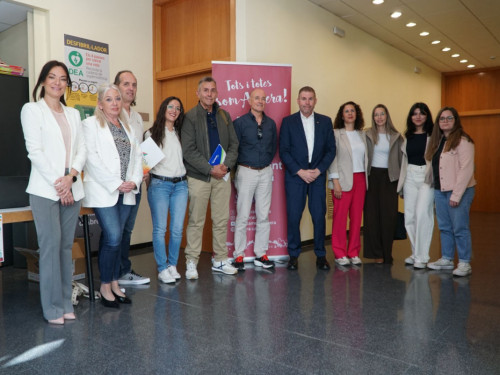 Abrera amb l'ocupació local i el teixit empresarial! Més de 160 persones han participat en la 2a Jornada de Recerca de Feina, amb xerrades, trobada d'empreses i lliurament de currículums