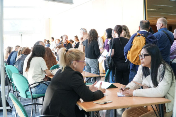 Abrera amb l'ocupació local i el teixit empresarial! Més de 160 persones han participat a la 2a Jornada de Recerca de Feina, amb xerrades, trobada d'empreses i lliurament de currículums