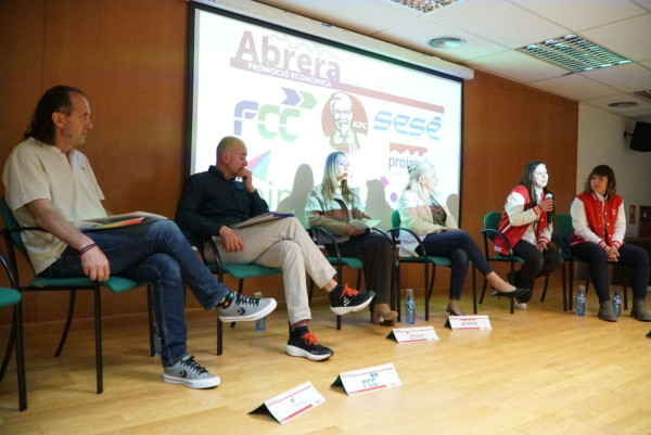 Abrera amb l'ocupació local i el teixit empresarial! Més de 160 persones han participat a la 2a Jornada de Recerca de Feina, amb xerrades, trobada d'empreses i lliurament de currículums