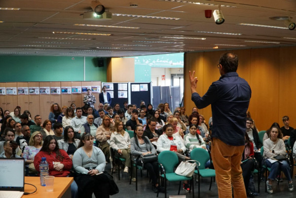 Abrera amb l'ocupació local i el teixit empresarial! Més de 160 persones han participat a la 2a Jornada de Recerca de Feina, amb xerrades, trobada d'empreses i lliurament de currículums