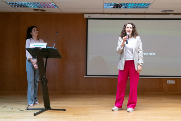 Abrera amb l'ocupació local i el teixit empresarial! Més de 160 persones han participat a la 2a Jornada de Recerca de Feina, amb xerrades, trobada d'empreses i lliurament de currículums