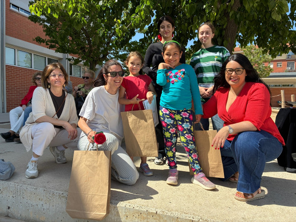 Els centres educatius abrerencs celebren la Diada de Sant Jordi - Escola Francesc Platón i Sartí