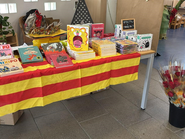 Els centres educatius abrerencs celebren la Diada de Sant Jordi - Escola Bressol Municipal Món Petit