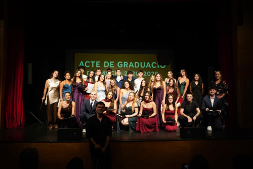 L'alumnat de 2n de batxillerat de l'Institut Voltrera d'Abrera clou el curs 2025-2026 amb la seva festa de graduació, la presentació dels Treballs de Recerca i les proves d'accés a la universitat