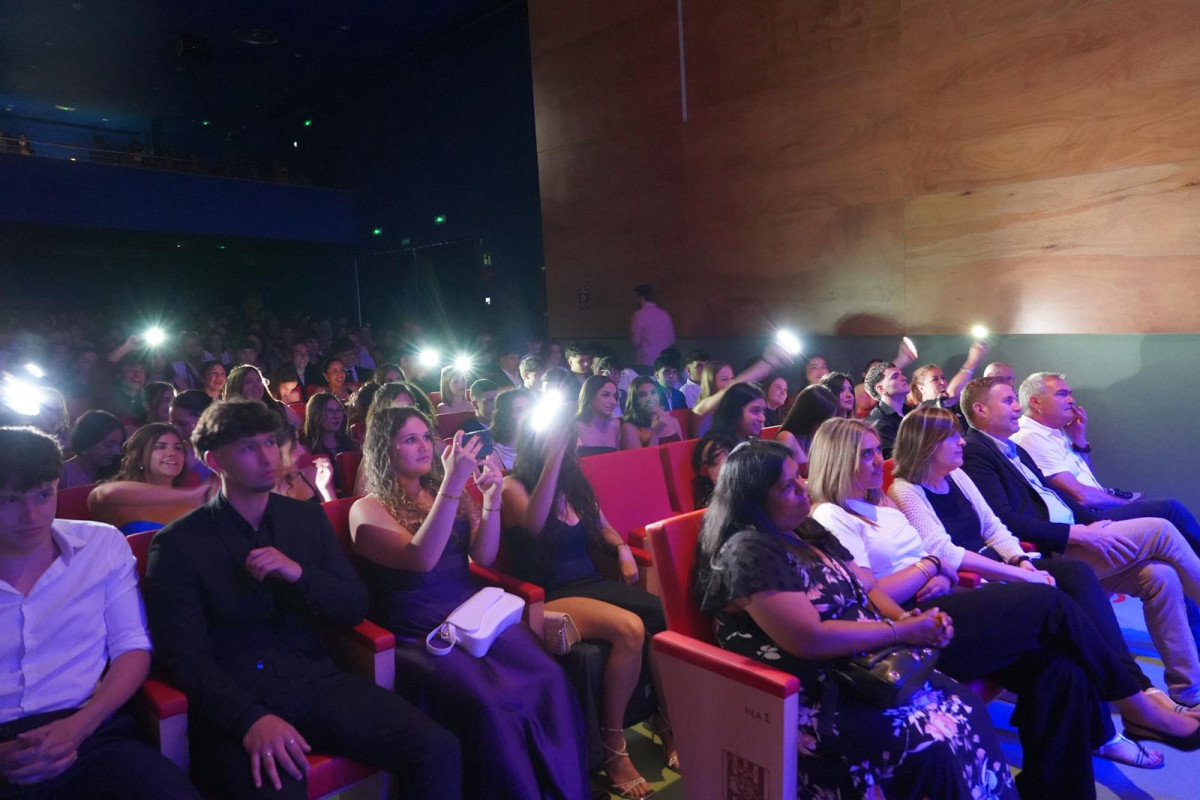 L'alumnat de 2n de batxillerat de l'Institut Voltrera d'Abrera clou el curs 2025-2026 amb la seva festa de graduació, la presentació dels Treballs de Recerca i les proves d'accés a la universitat