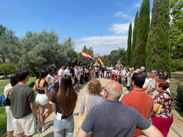 Participem, una edició més, en l'acte d'homenatge i ofrena floral a les persones del Baix Llobregat deportades als camps de concentració nazis