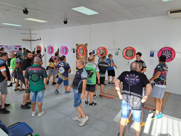 El Club Esportiu Dards i Social Abrera i Barris ha celebrat amb gran èxit de participació el 3r Open de Dards d’Abrera, al Casal Social de Les Carpes
