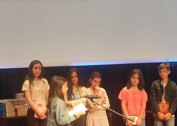 Felicitem l'alumna de l'Escola Francesc Platón i Sartí, Marina Vinyals, que ha estat semifinalista del Concurs de Lectura en Veu Alta del Baix Llobregat. Moltes felicitats!