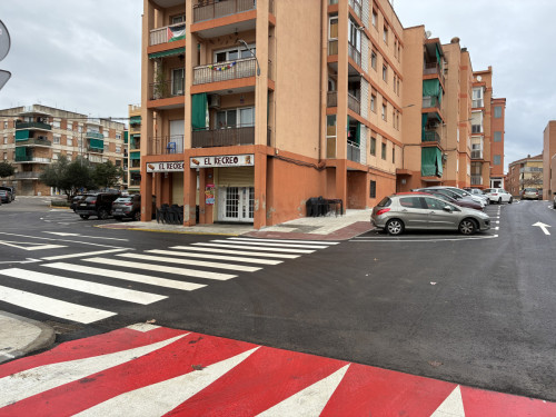 Avancen els treballs de millora de voreres i senyalització viària per reforçar la seguretat dels vianants