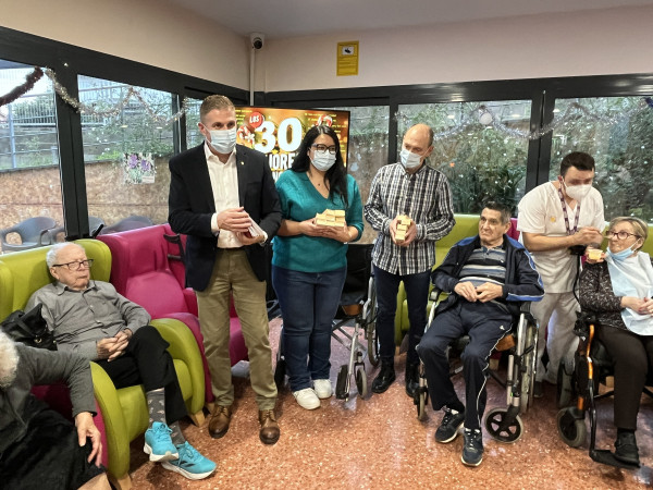 Lliurem obsequis nadalencs a la gent gran de la Residència Bel Edad Canigó, reforçant el missatge de proximitat i estima