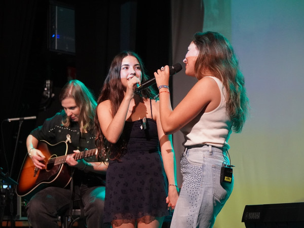 A Abrera hem commemorat el Dia Mundial contra el Càncer de Mama amb el festival solidari ELLASH, organitzat per la Fundació Sesé i l'Ajuntament d'Abrera