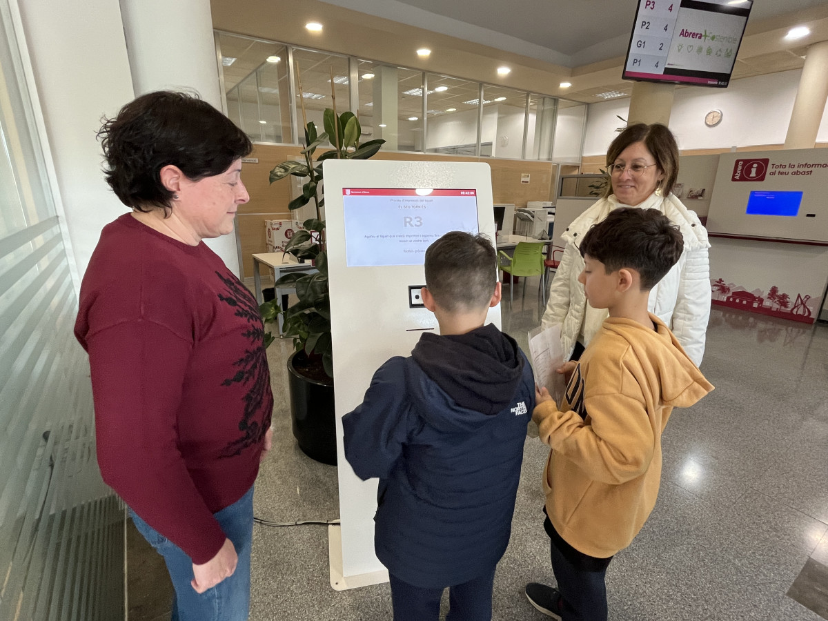 Promovem la cultura emprenedora a Abrera amb el programa CuEmE. Les cooperatives de 5è de l’Escola Francesc Platón i Sartí del curs 2025-2026 es posen en marxa!