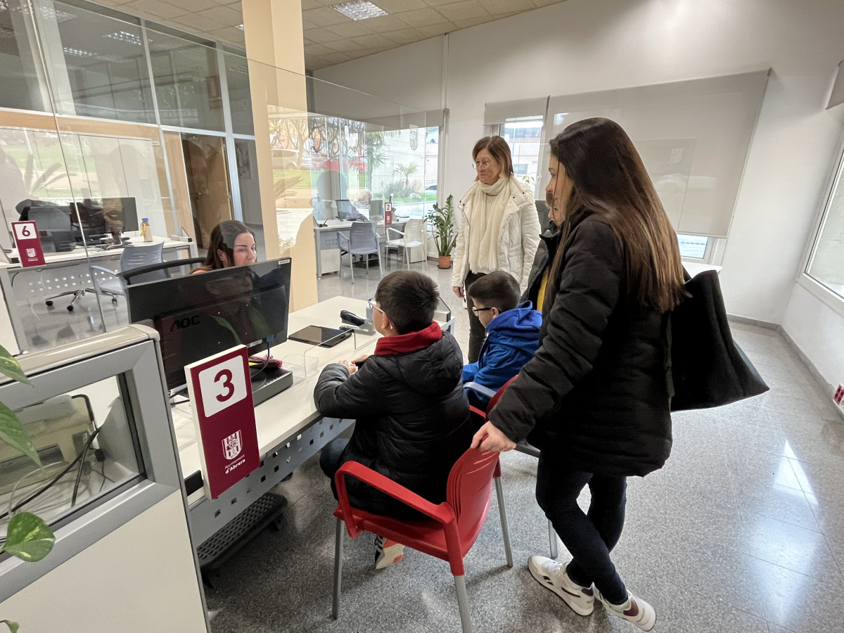 Promovem la cultura emprenedora a Abrera amb el programa CuEmE. Les cooperatives de 5è de l’Escola Francesc Platón i Sartí del curs 2025-2026 es posen en marxa!