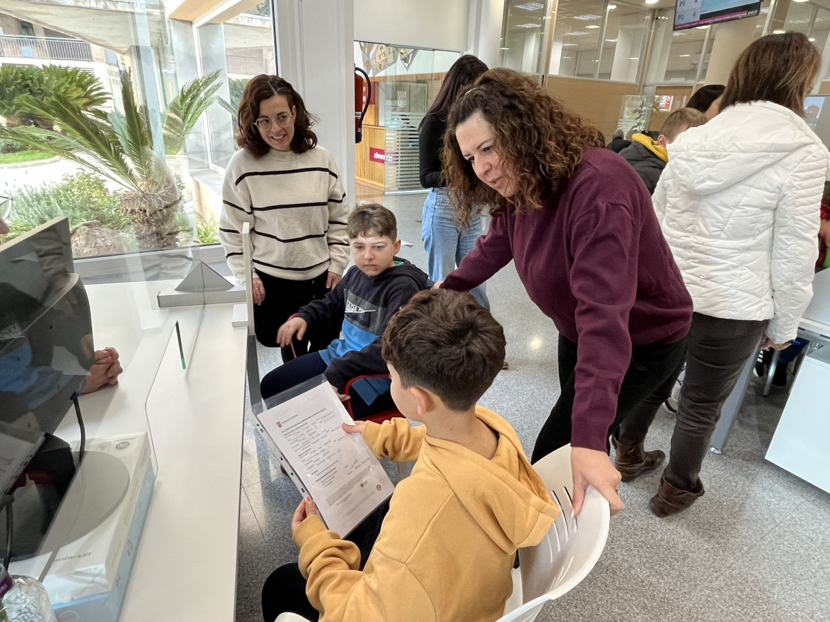 Promovem la cultura emprenedora a Abrera amb el programa CuEmE. Les cooperatives de 5è de l’Escola Francesc Platón i Sartí del curs 2025-2026 es posen en marxa!