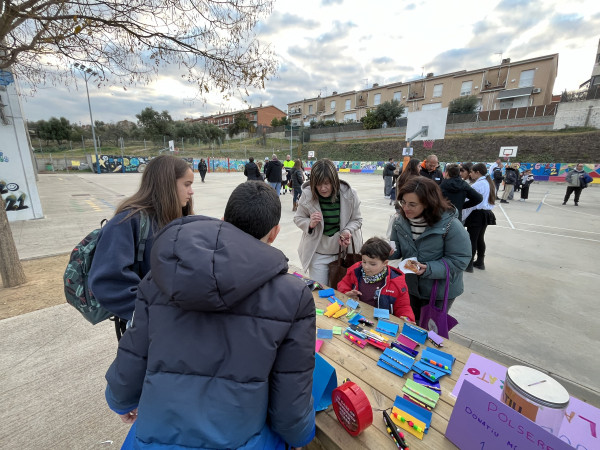 Felicitem la comunitat educativa per la realització de nombroses activitats nadalenques i solidàries al municipi. Escola Josefina Ibáñez