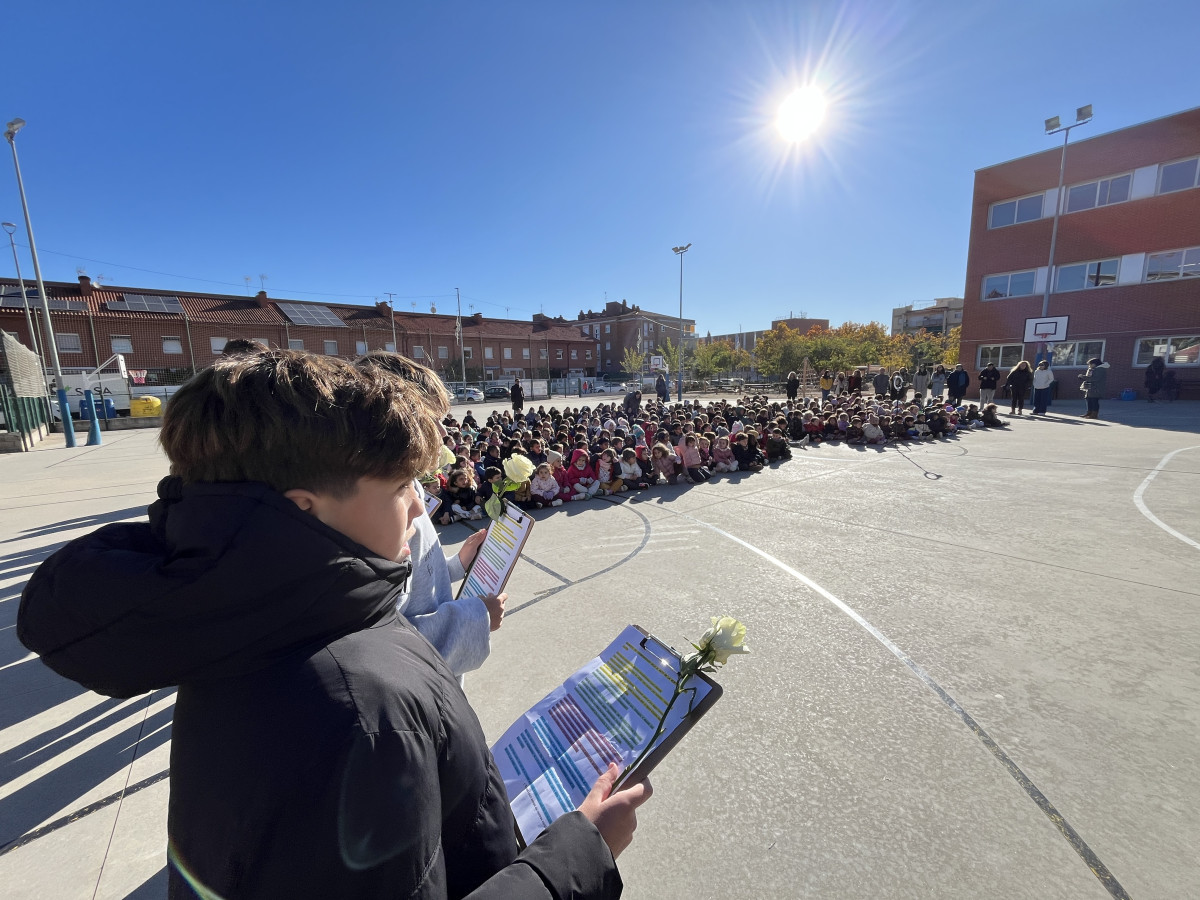 Rebem a Abrera la visita institucional de la delegada del Govern de la Generalitat de Catalunya a Barcelona, Pilar Díaz. Homenatge a Ernest Lluch a l'Escola Ernest Lluch d'Abrera