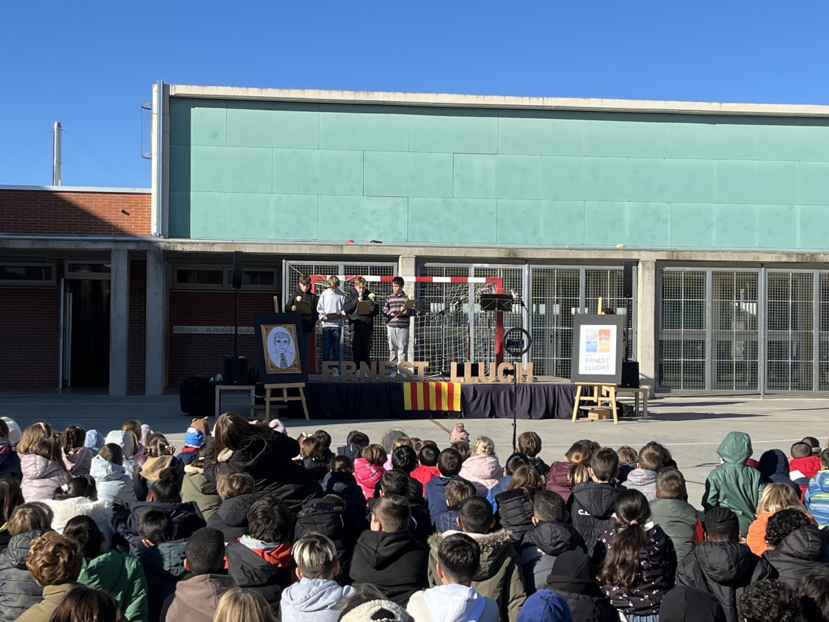 Rebem a Abrera la visita institucional de la delegada del Govern de la Generalitat de Catalunya a Barcelona, Pilar Díaz. Homenatge a Ernest Lluch a l'Escola Ernest Lluch d'Abrera